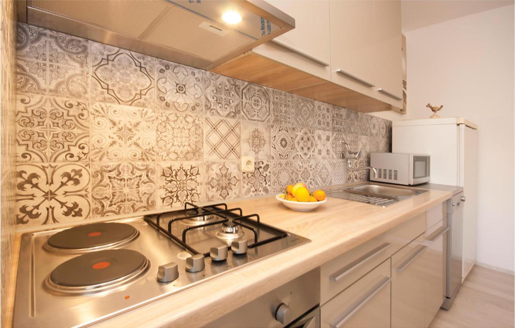 Cozy Apartment In Brodarica With Wifi 外观 照片