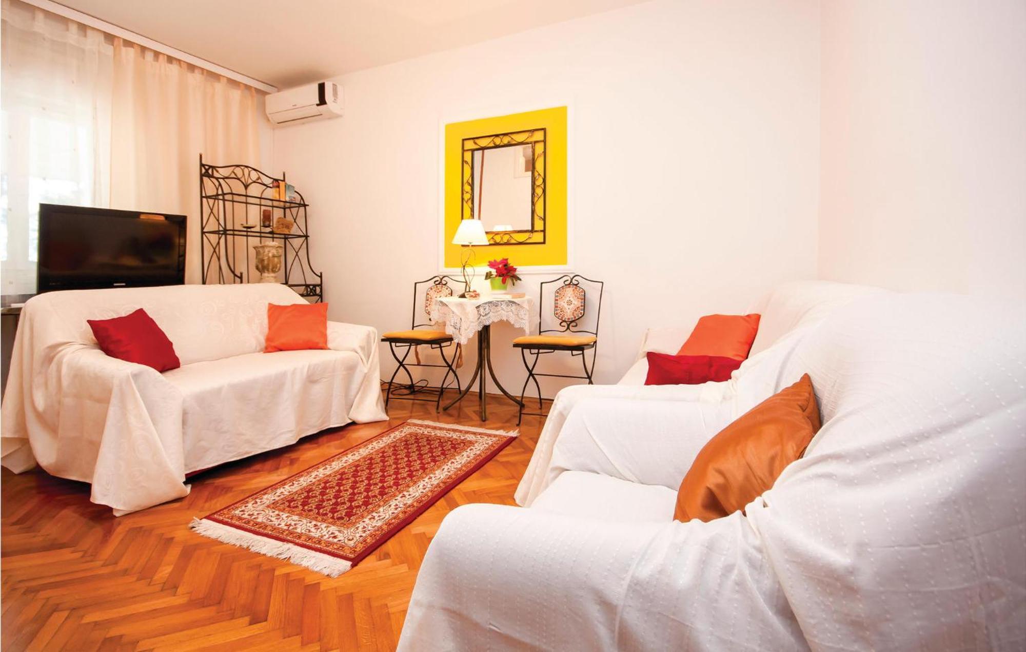 Cozy Apartment In Brodarica With Wifi 外观 照片