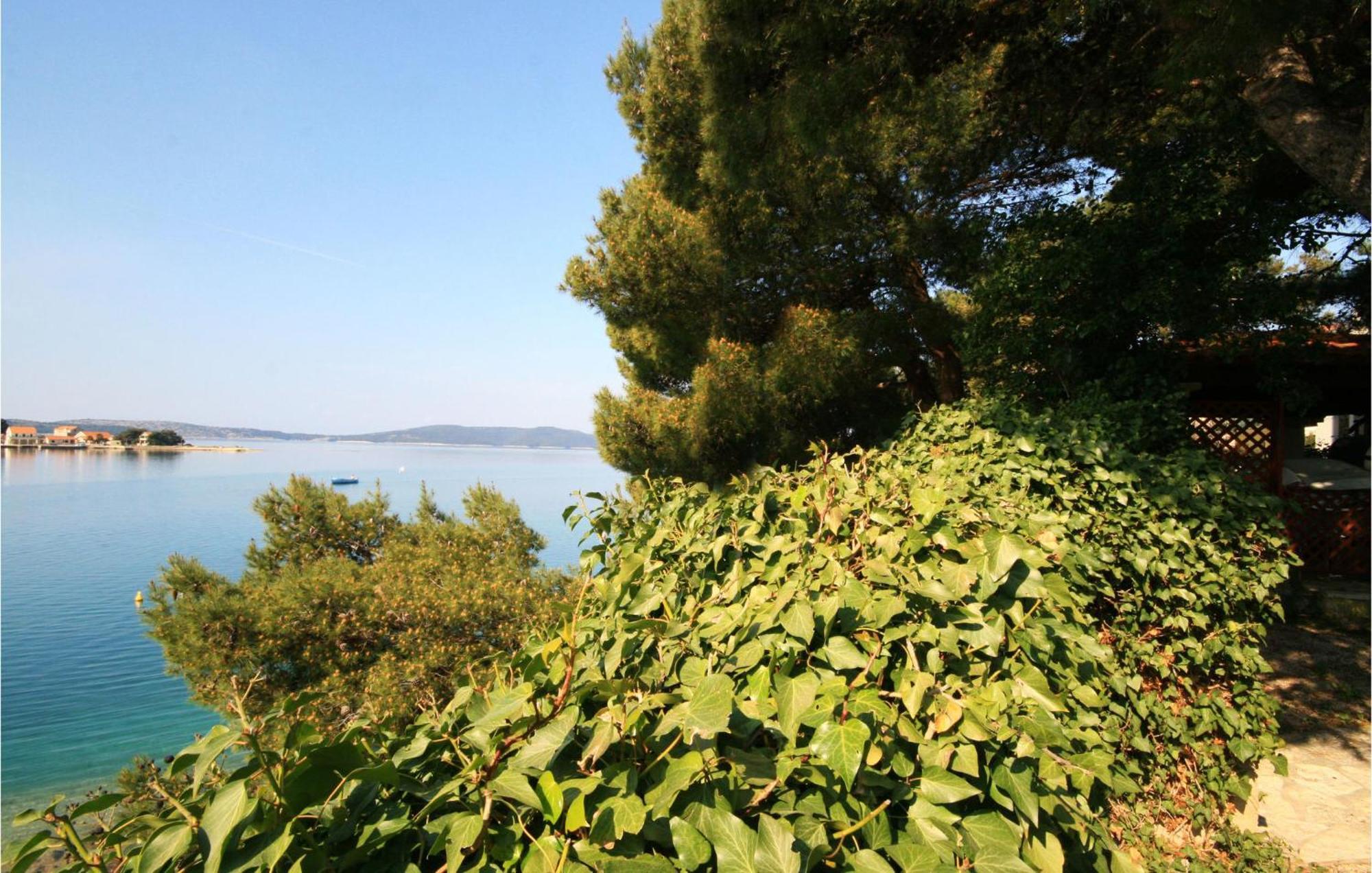 Cozy Apartment In Brodarica With Wifi 外观 照片