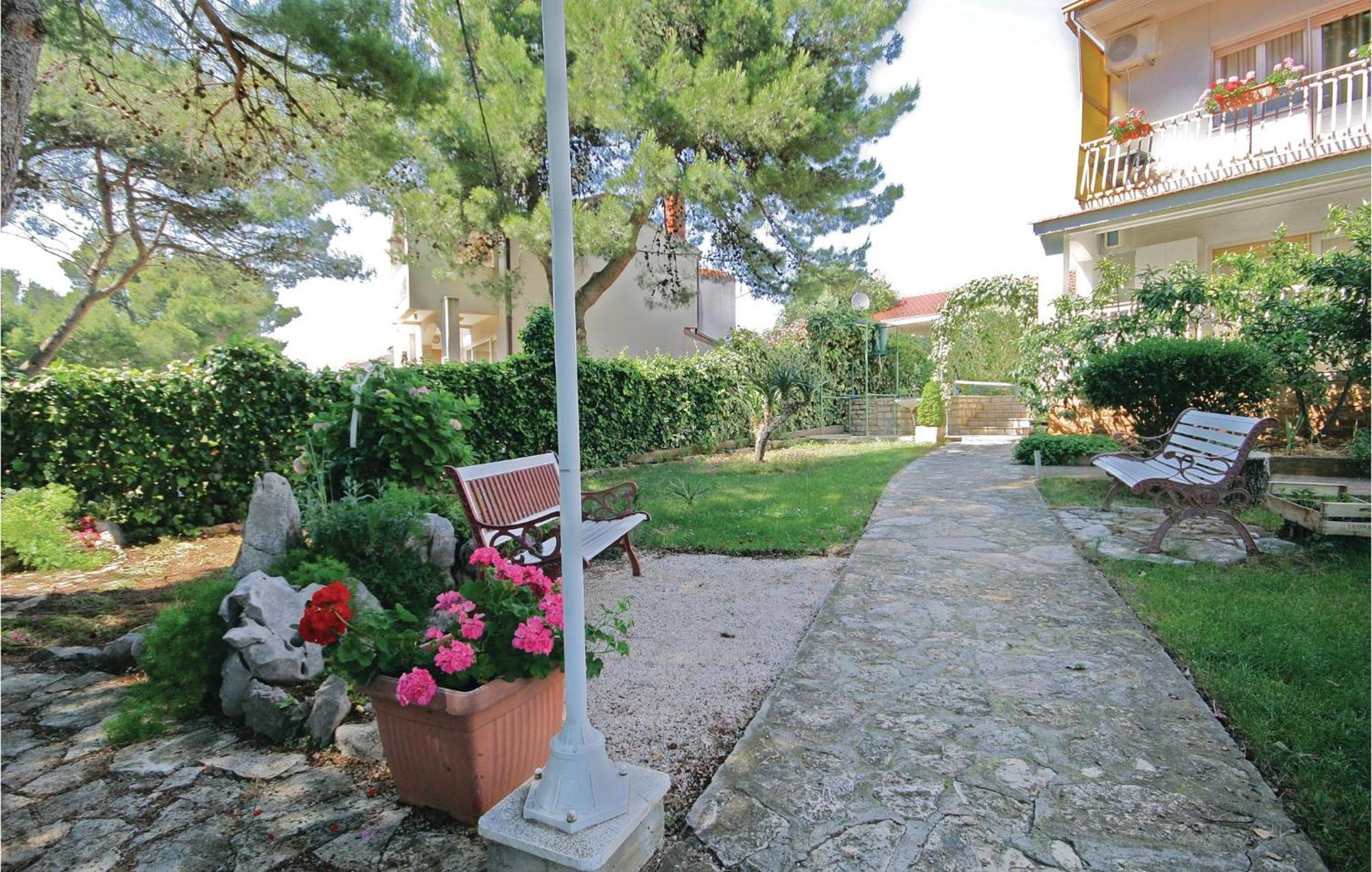 Cozy Apartment In Brodarica With Wifi 外观 照片