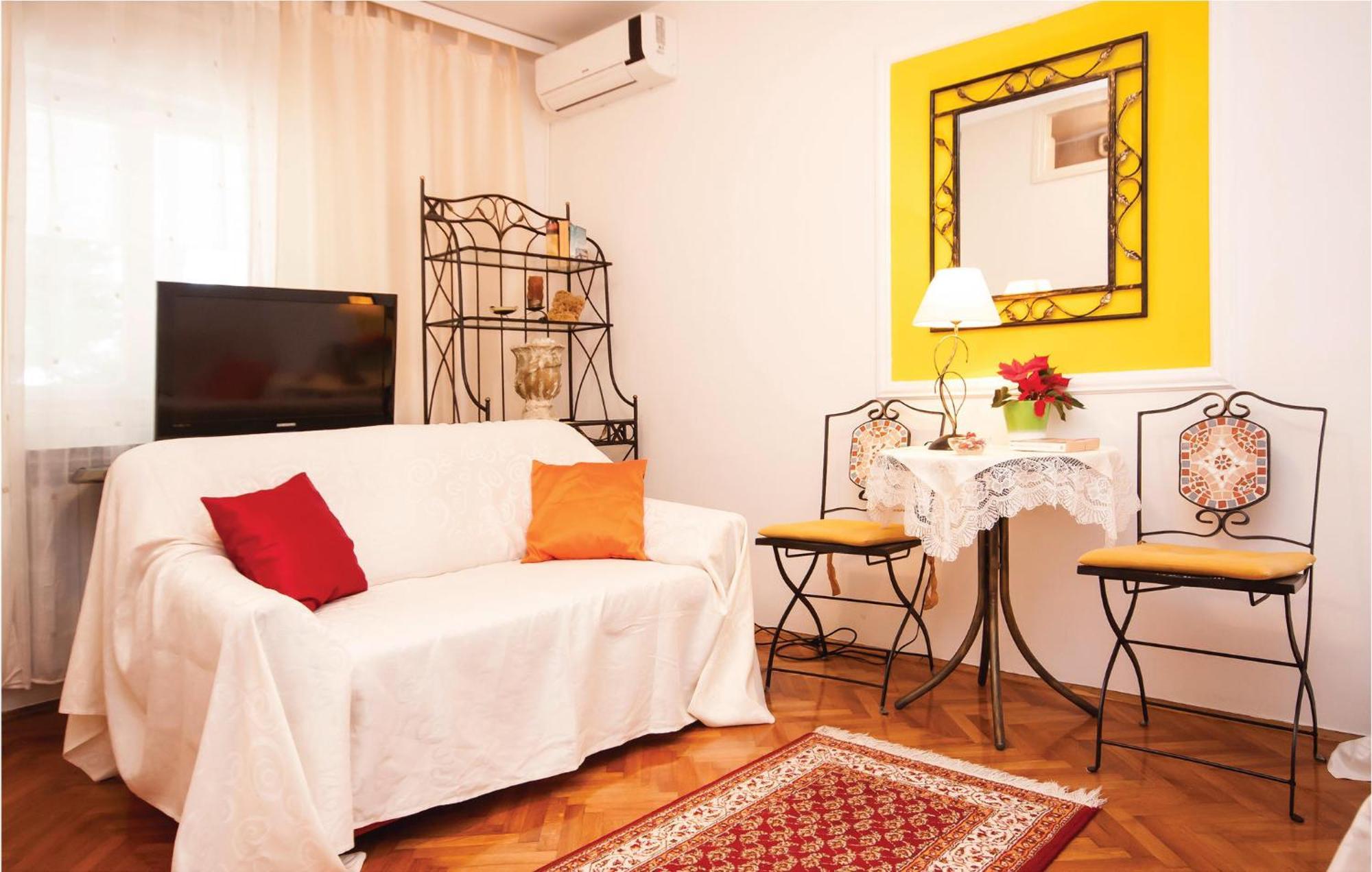 Cozy Apartment In Brodarica With Wifi 外观 照片