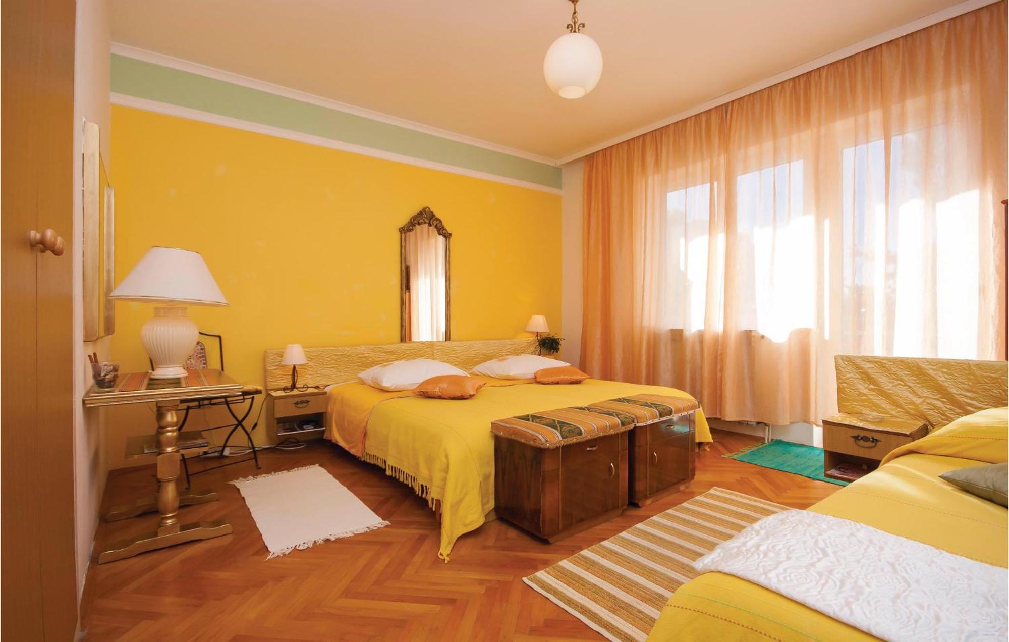 Cozy Apartment In Brodarica With Wifi 外观 照片