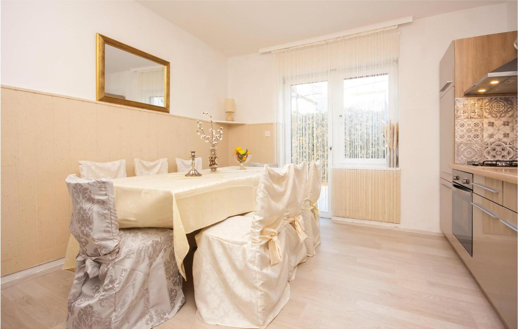 Cozy Apartment In Brodarica With Wifi 外观 照片