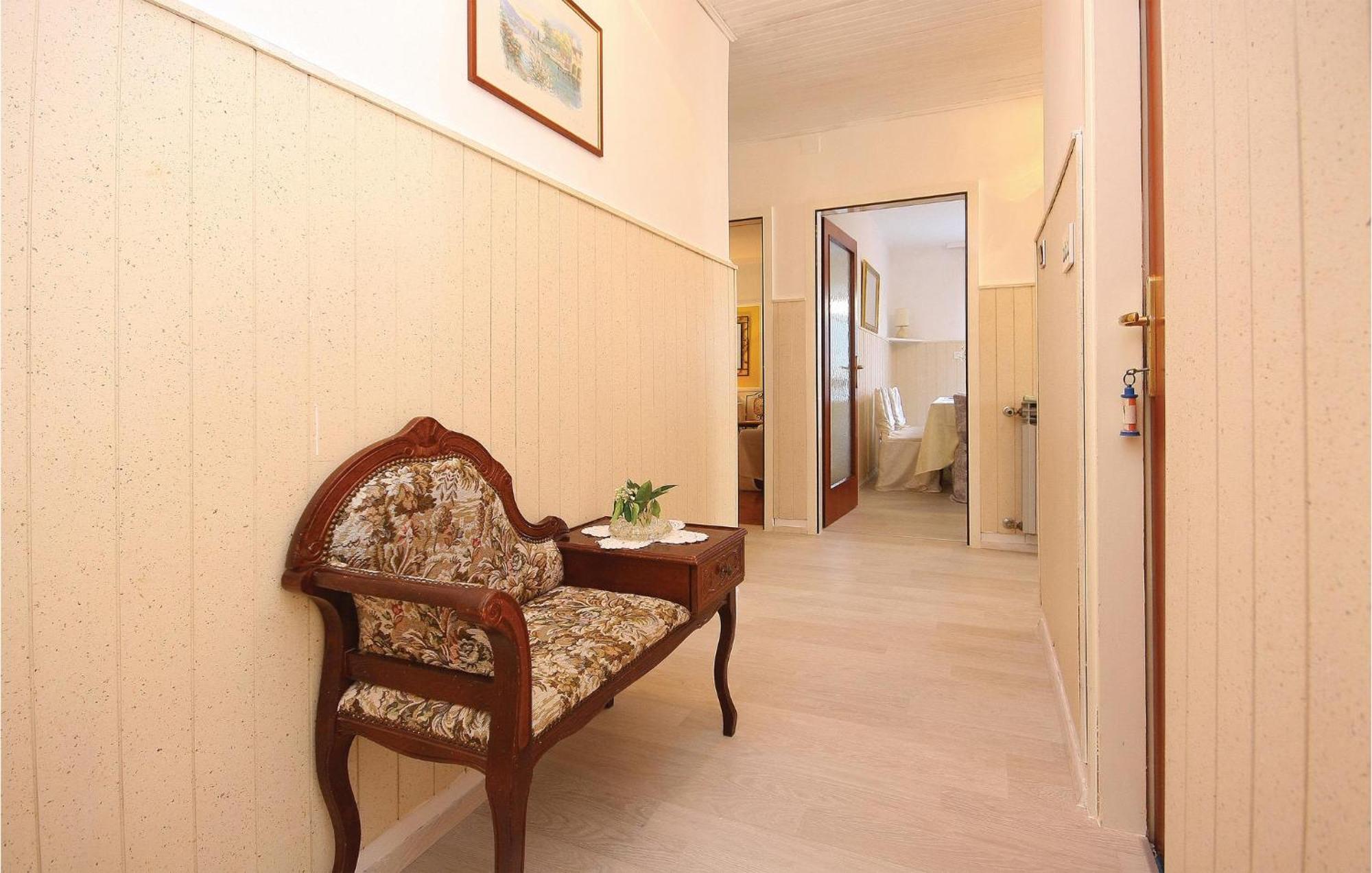 Cozy Apartment In Brodarica With Wifi 外观 照片