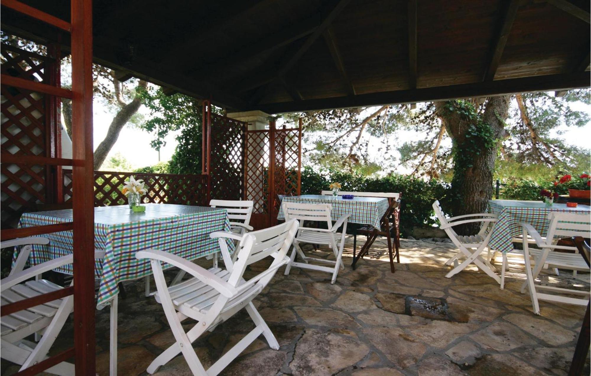 Cozy Apartment In Brodarica With Wifi 外观 照片