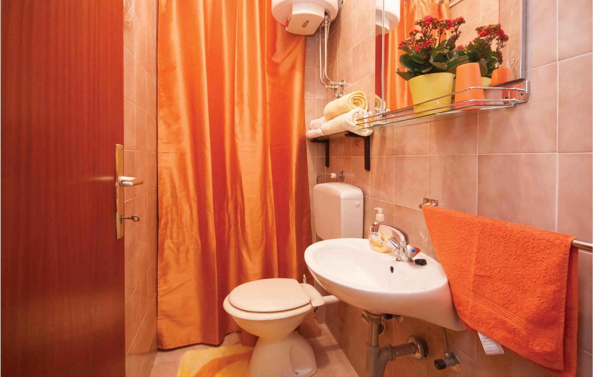 Cozy Apartment In Brodarica With Wifi 外观 照片