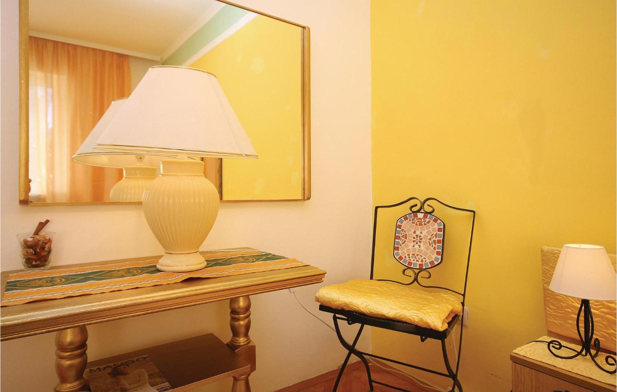 Cozy Apartment In Brodarica With Wifi 外观 照片