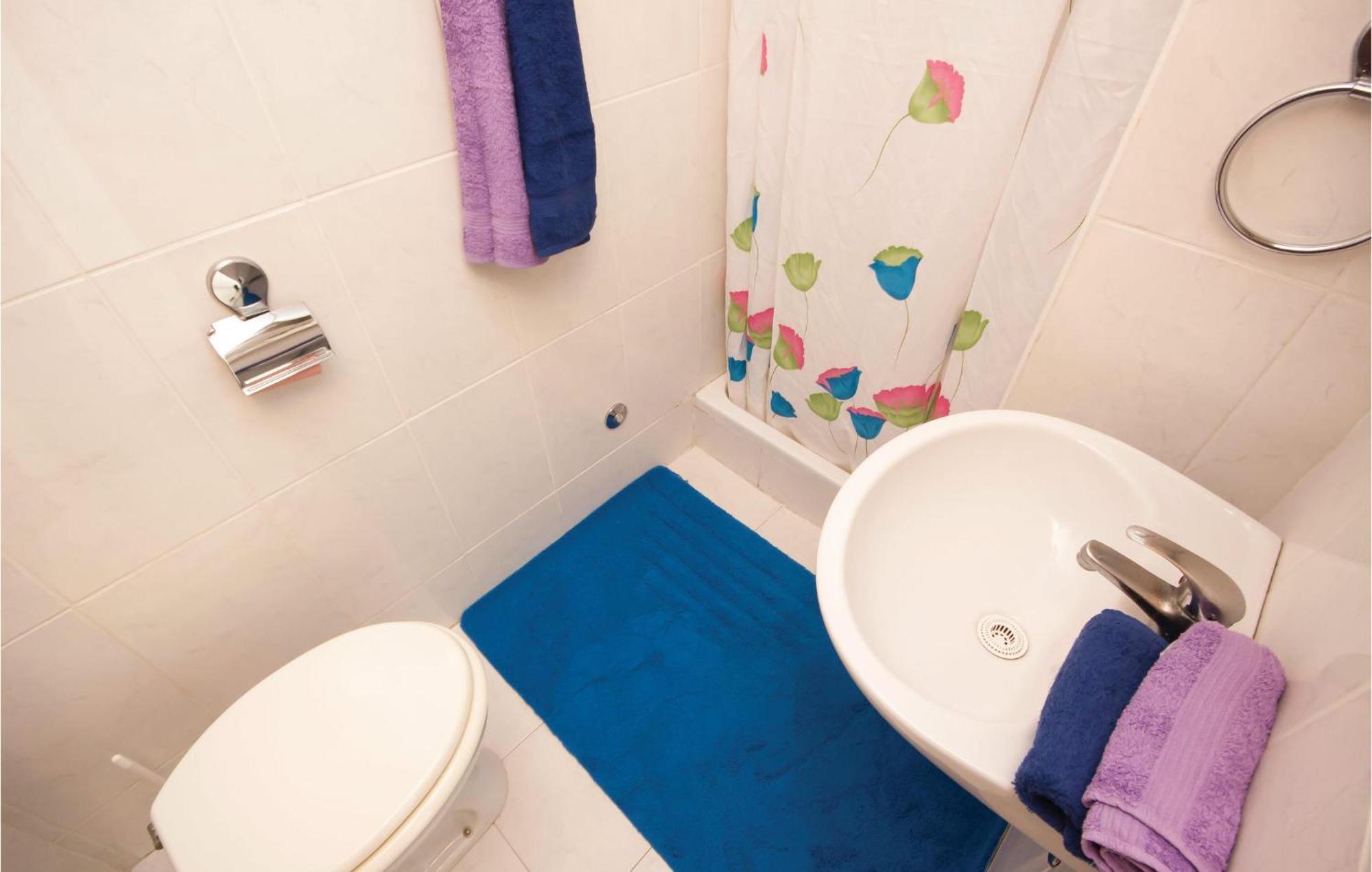 Cozy Apartment In Brodarica With Wifi 外观 照片